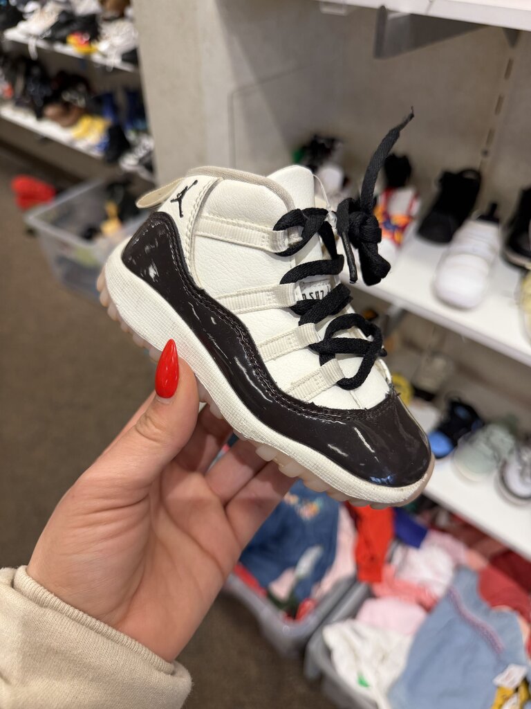 *NO BOX Retro 11
