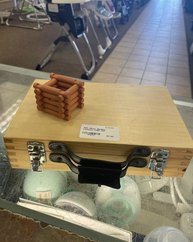 *Mini Wooden Lincoln Logs Set