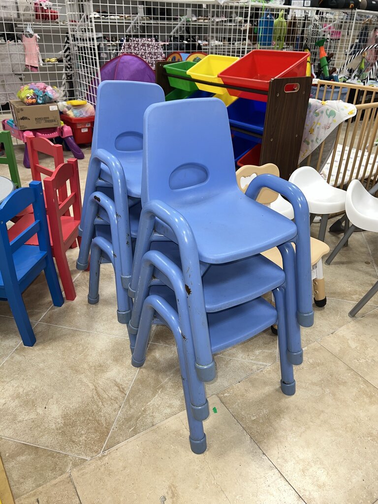 *Kids Stacking chairs 11.5"