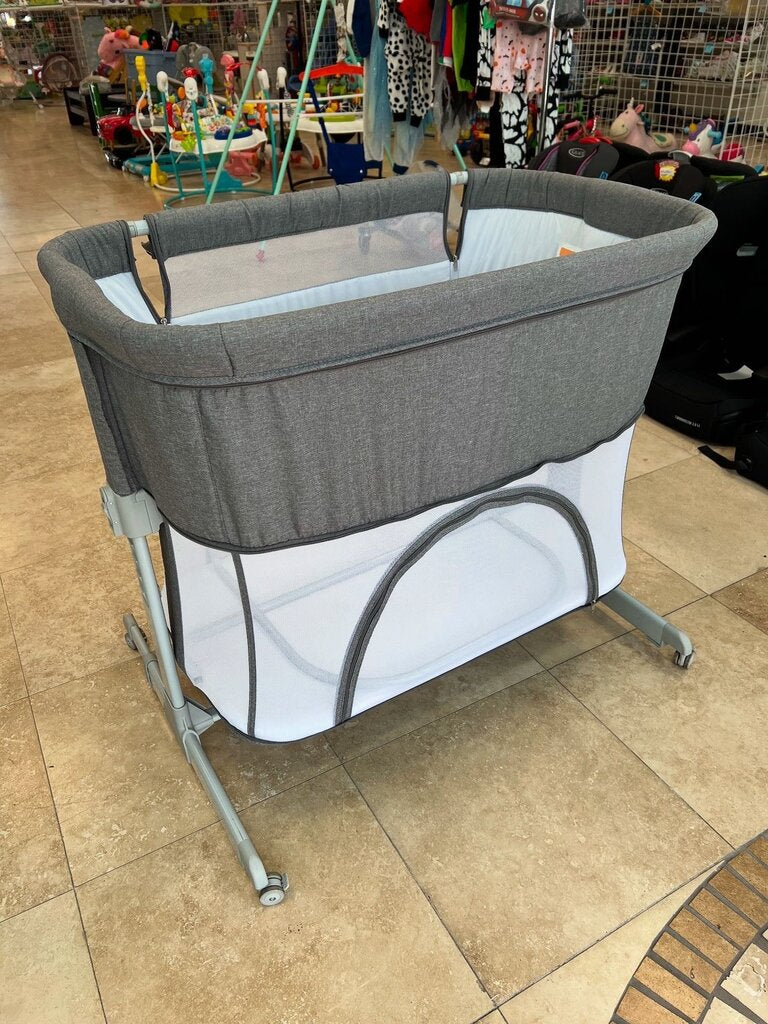 *3-in-1 Bassinet & Playpen