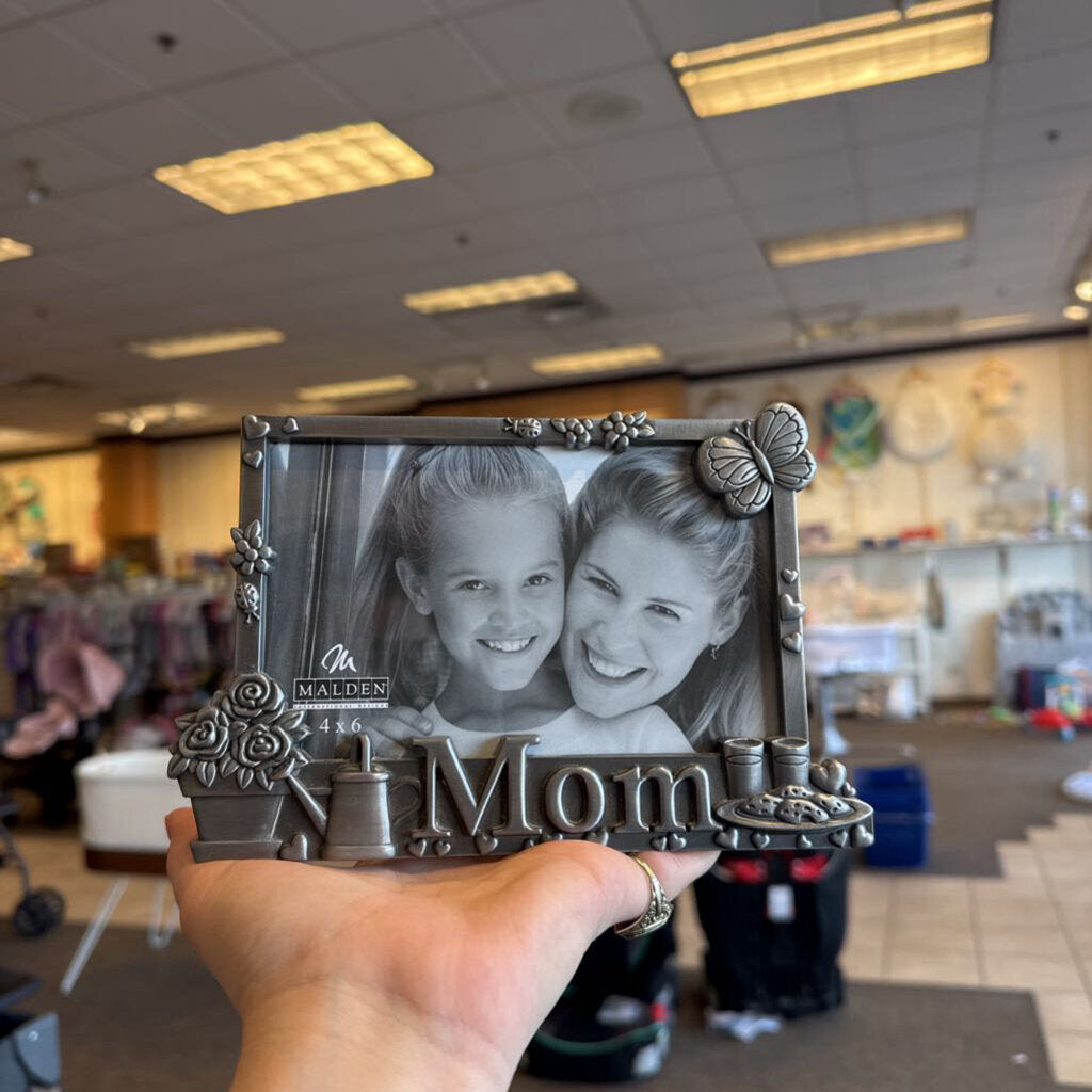 *'Mom" Frame