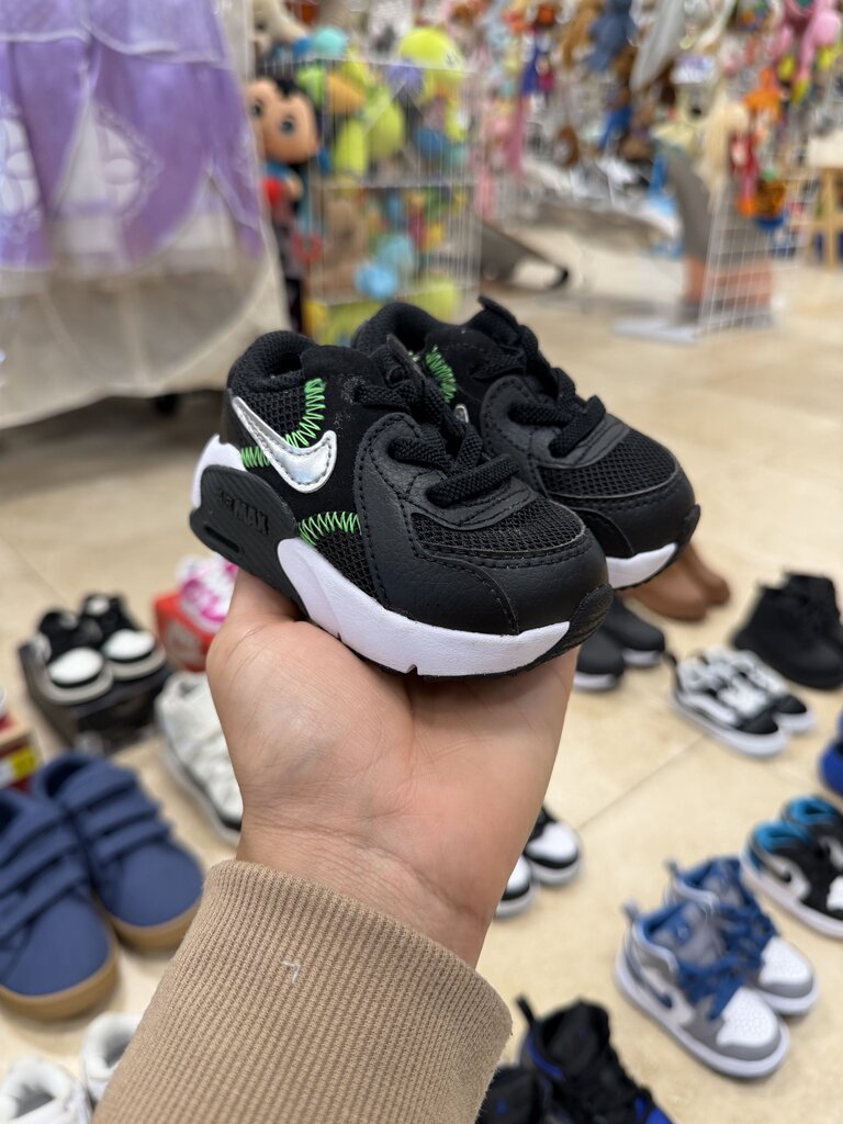 *Air Max Green Strike