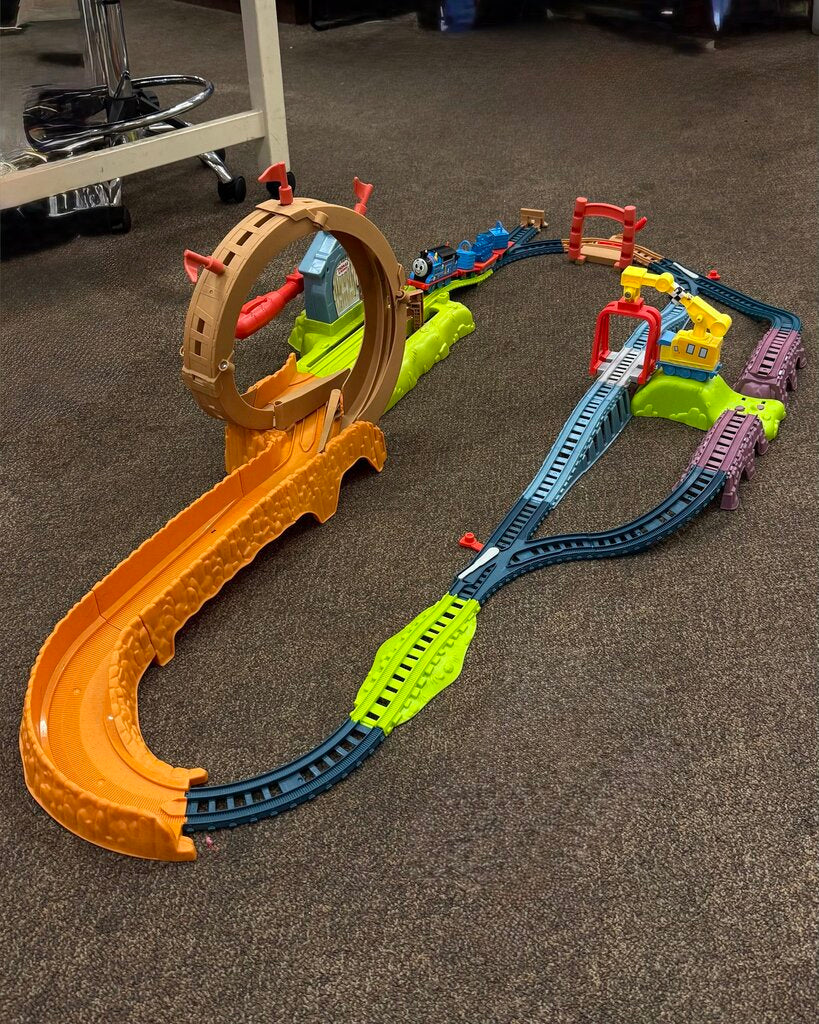 *Launch & Loop Maintenance Yard Trainset