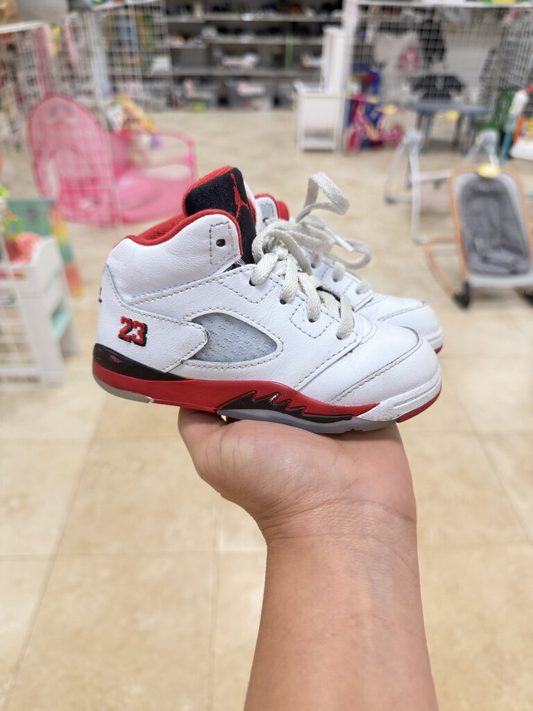 *5 Retro 'Fire Red Black Tongue'