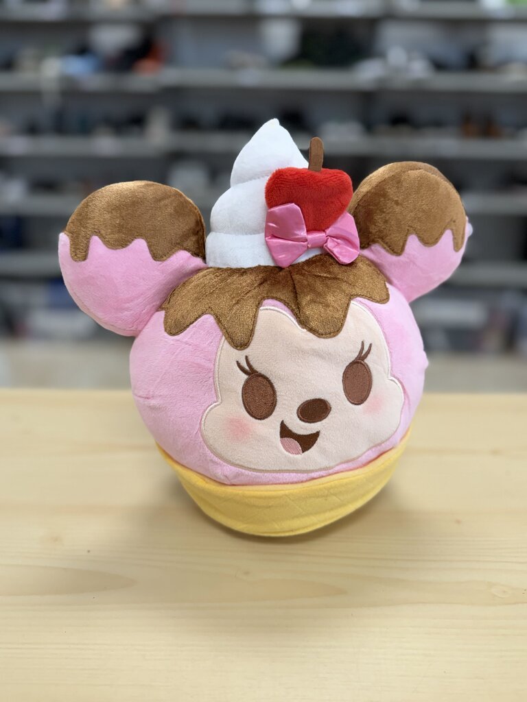 *Minnie Mouse Strawberry Sundae