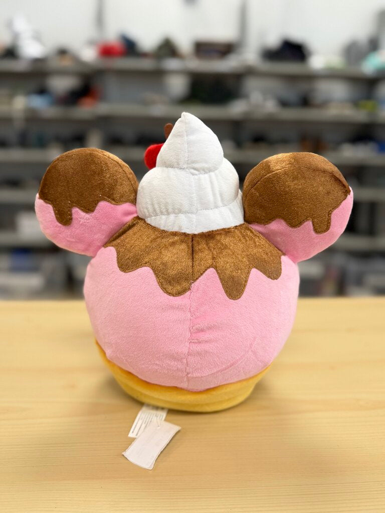 *Minnie Mouse Strawberry Sundae