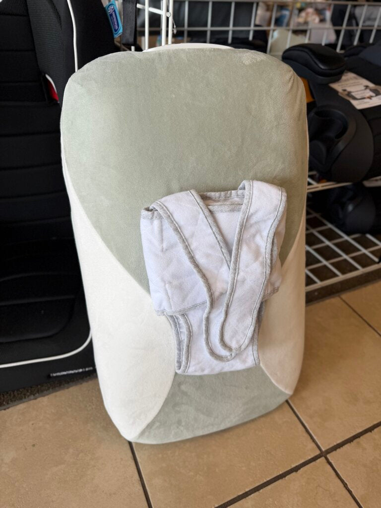 *Newborn Colic Comfort Cushion