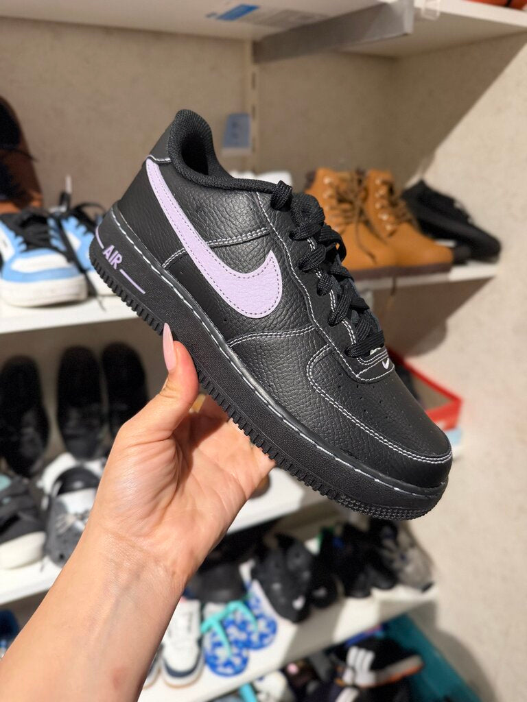 Air Force 1 Low LV8 w/ box