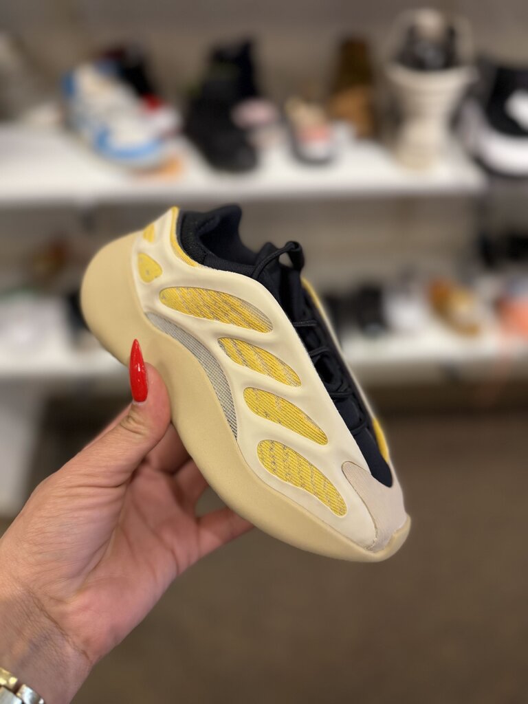 Yeezy 700 V3 W/BOX