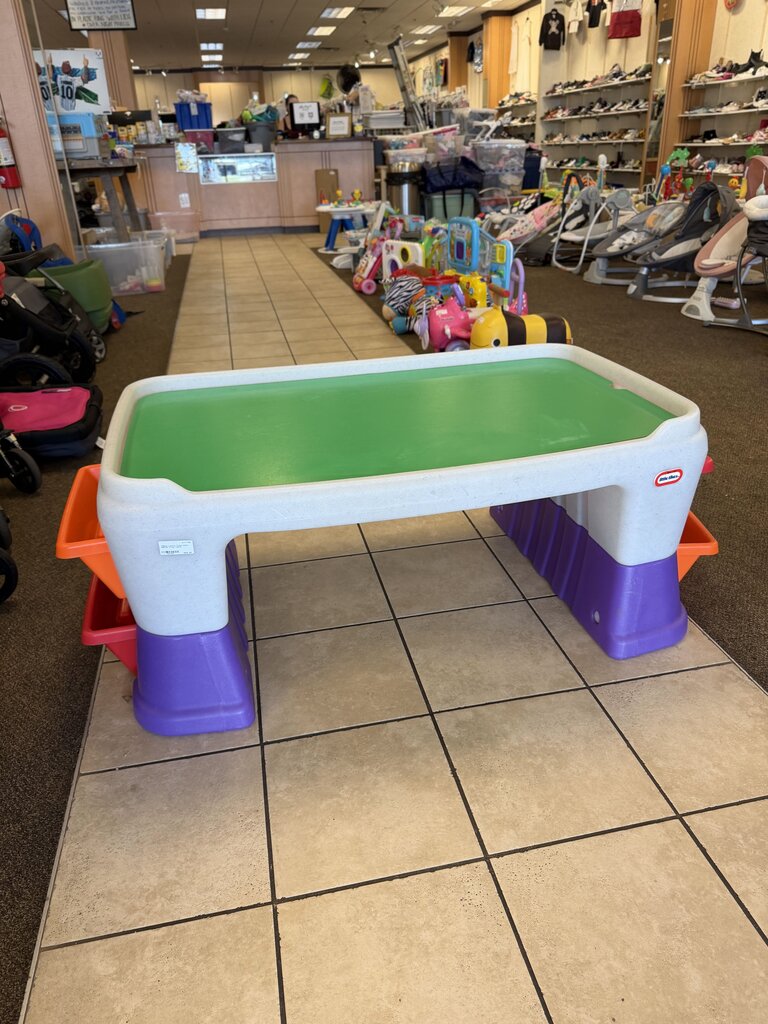 Easy Adjust Play Table