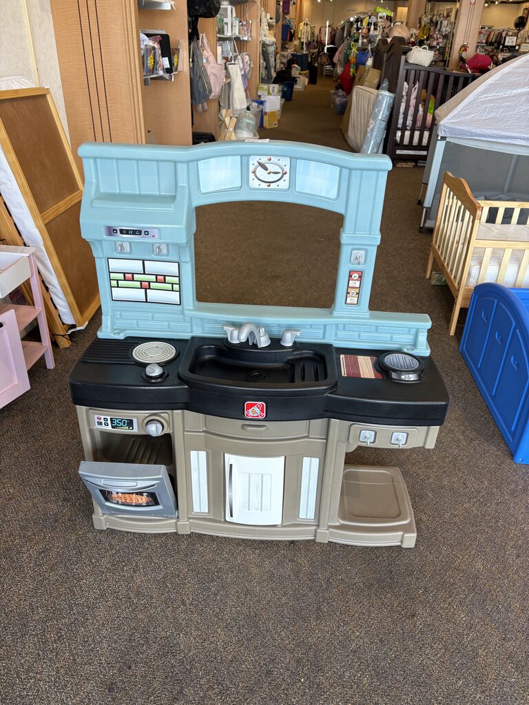*Plastic Toddler Kitchen