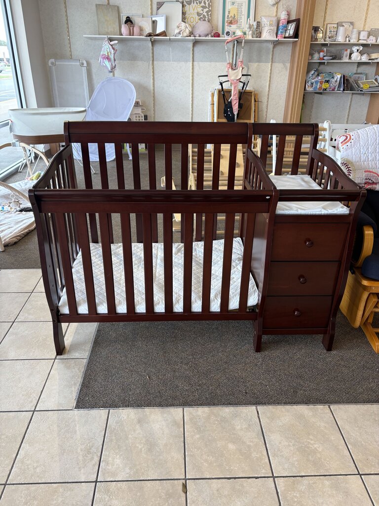 *Jayden 4 in 1 W/Changing Table