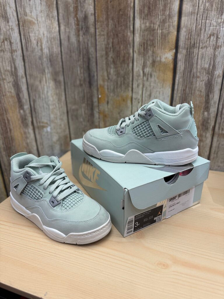 4 Retro Seafoam Sail