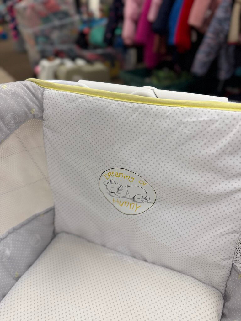 Deluxe Activity Sleeper Bedside Winnie the Pooh