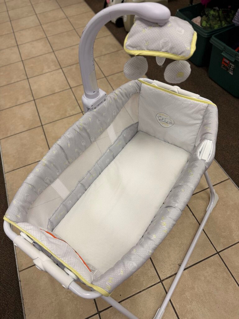 Deluxe Activity Sleeper Bedside Winnie the Pooh