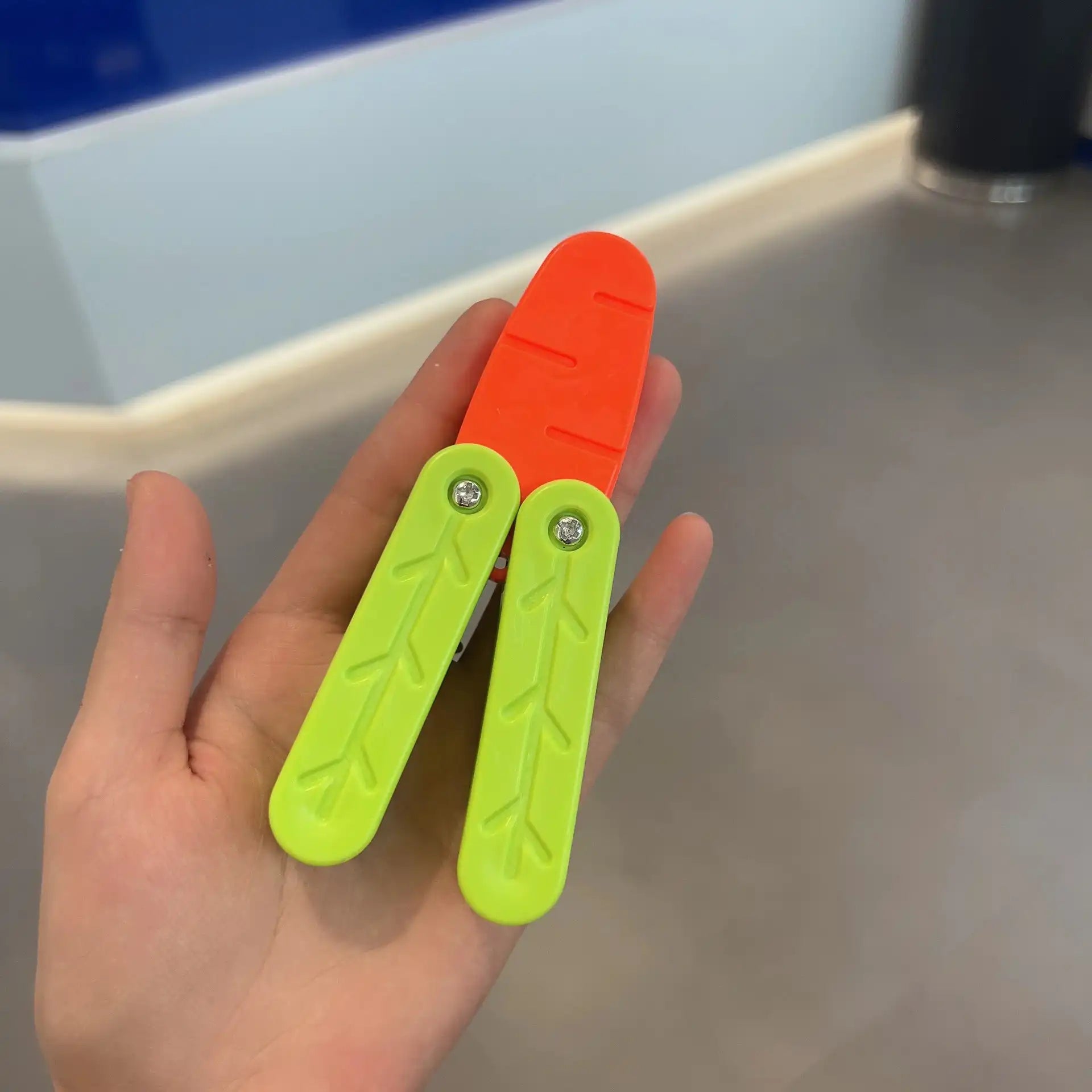 MEACAOFG 3D Printed Play Toy Knife Radish Butterfly Knife Straight Jump High-quality Gravity Mini Keychain Decompression Toy Gift Surprise toys