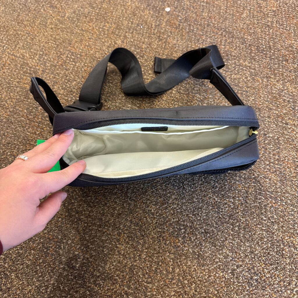 *Wearable Pump Travel Bag