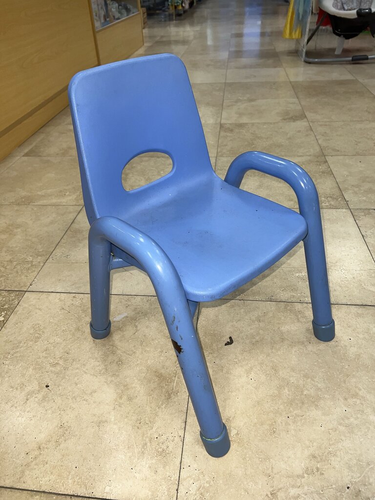 *Kids Stacking chairs 11.5"