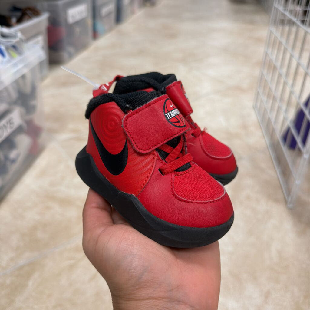 * D9 'University Red
