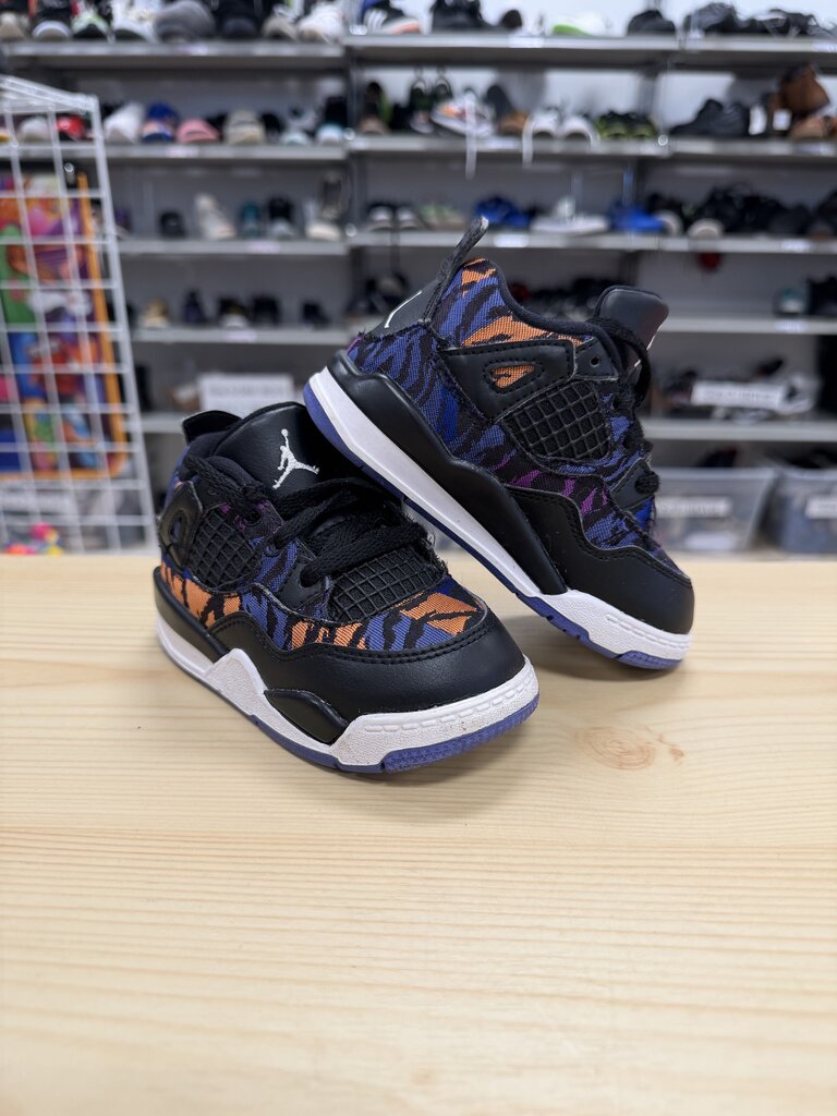 *4 Retro Black Rush Velvet