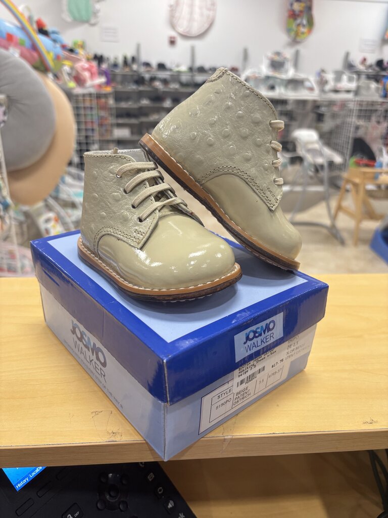 *Walking Shoes w/box