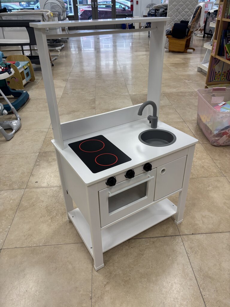 *Spisig play kitchen