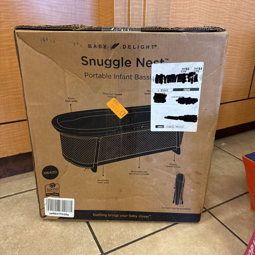 NEW Portable Bassinet