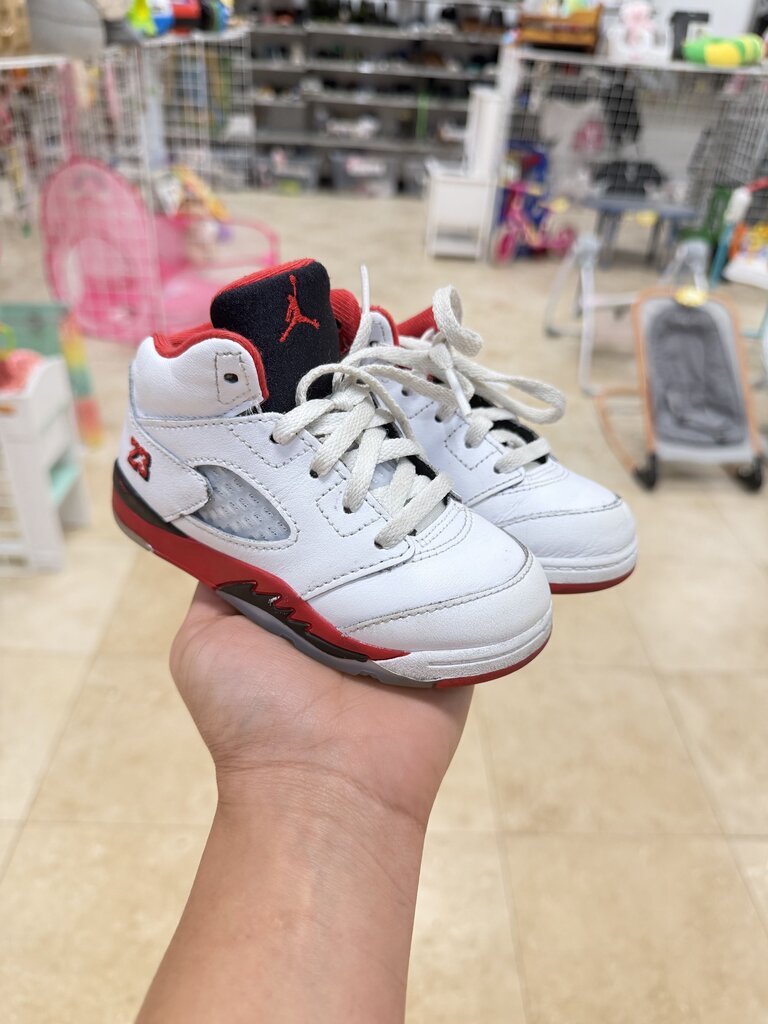 *5 Retro 'Fire Red Black Tongue'