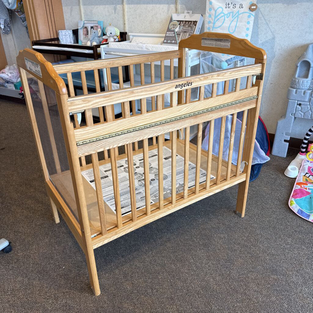 *Mini Crib W/ Swing Gate Top