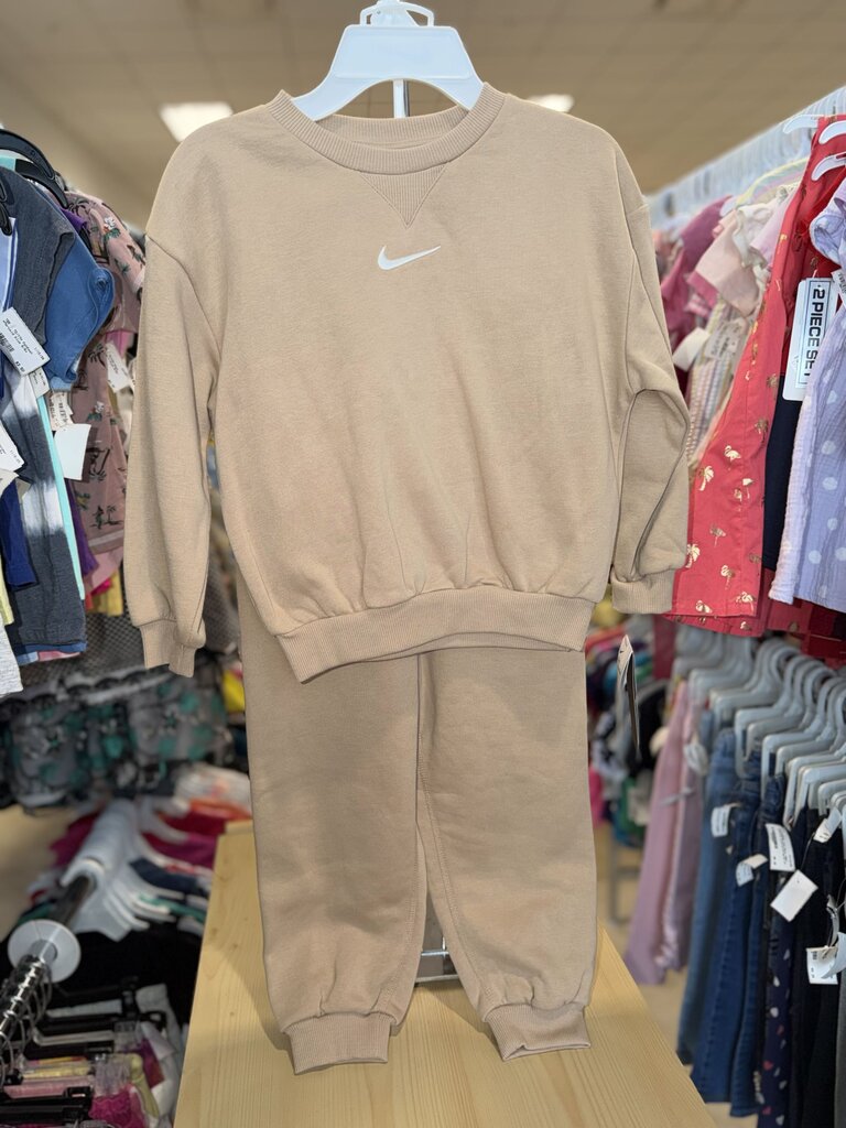 *NWT Swoosh