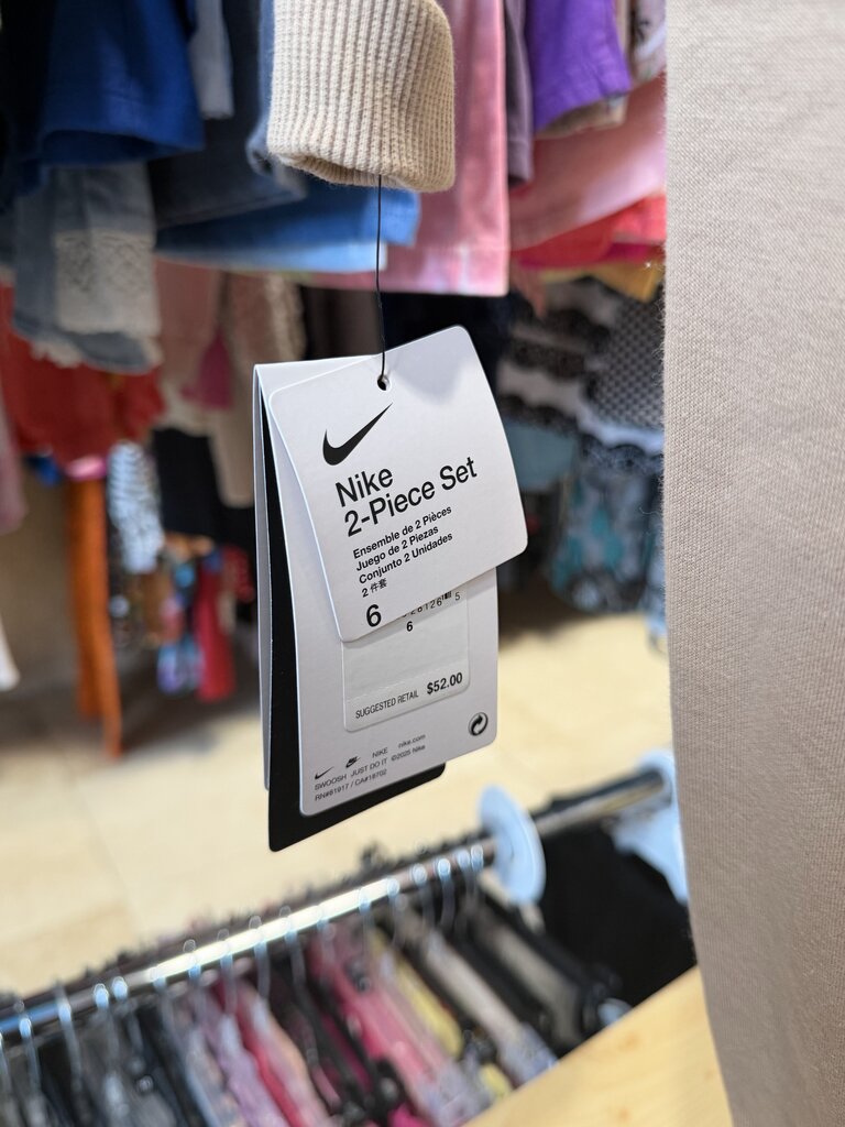 *NWT Swoosh