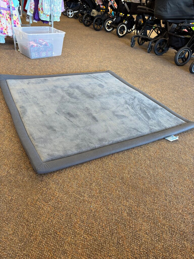 *Thick Playmat