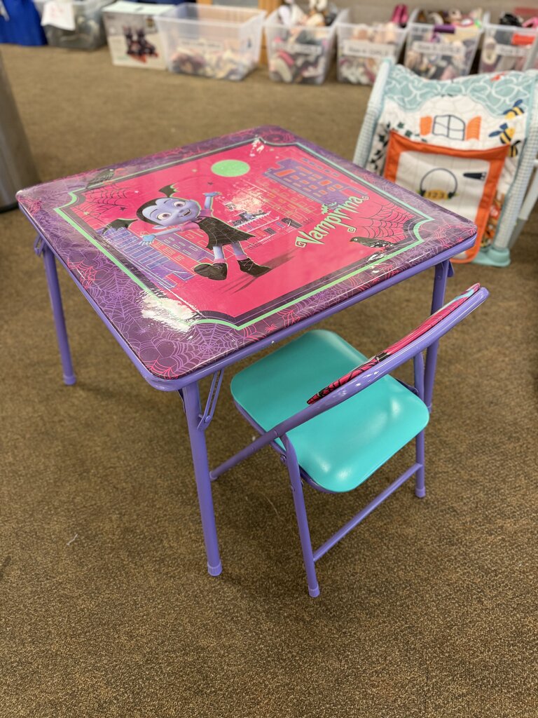 Vampirina w/one chair