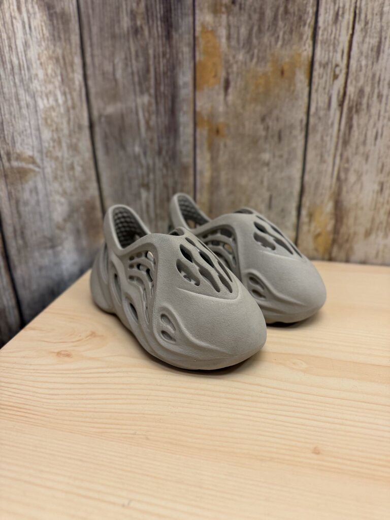 Yeezy Foam RNR NO BOX