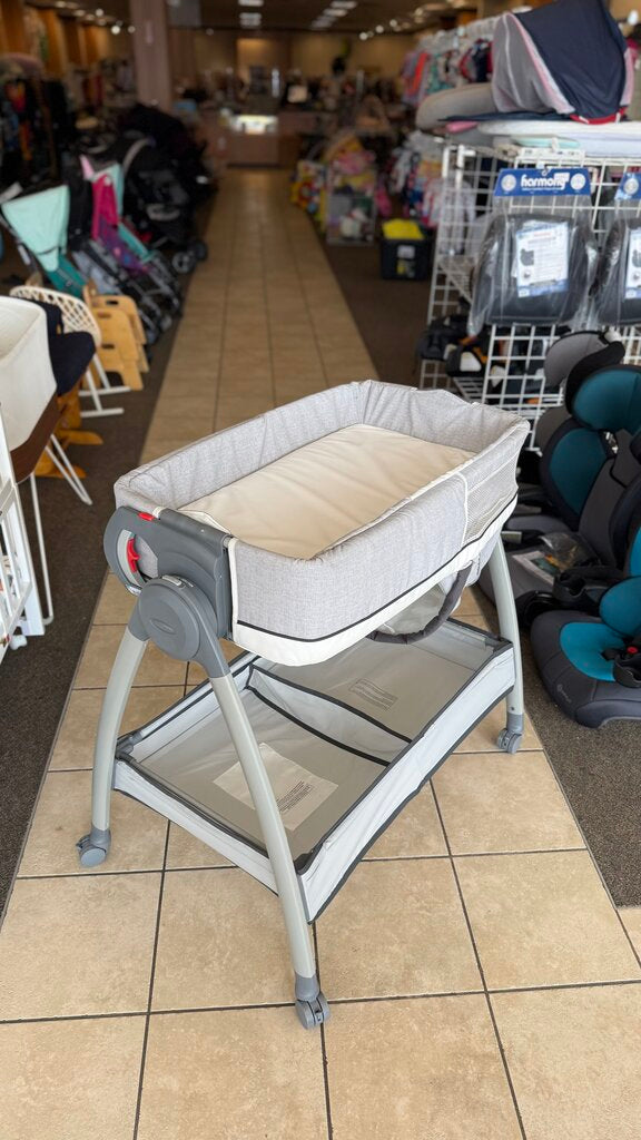 Dream Suite Bassinet & Changing Table