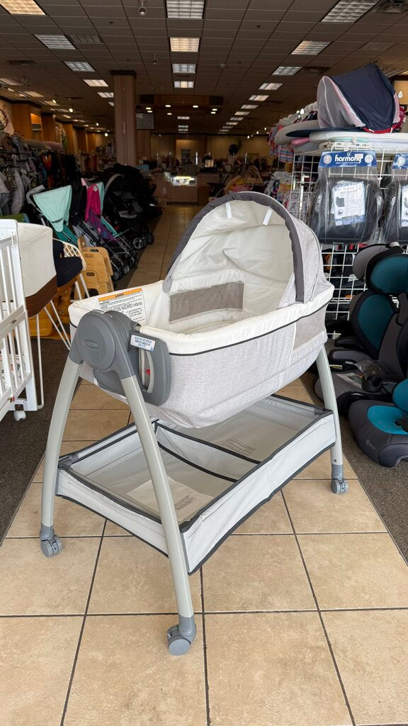 Dream Suite Bassinet & Changing Table