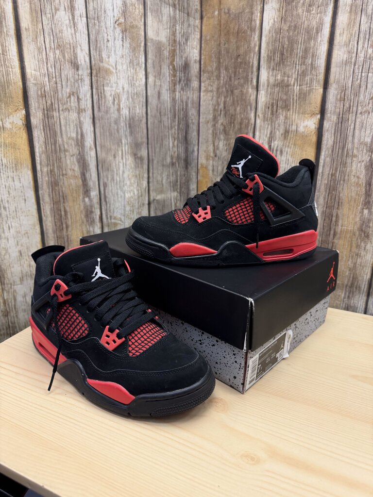 W/BOX Retro 4 'Red Thunder'