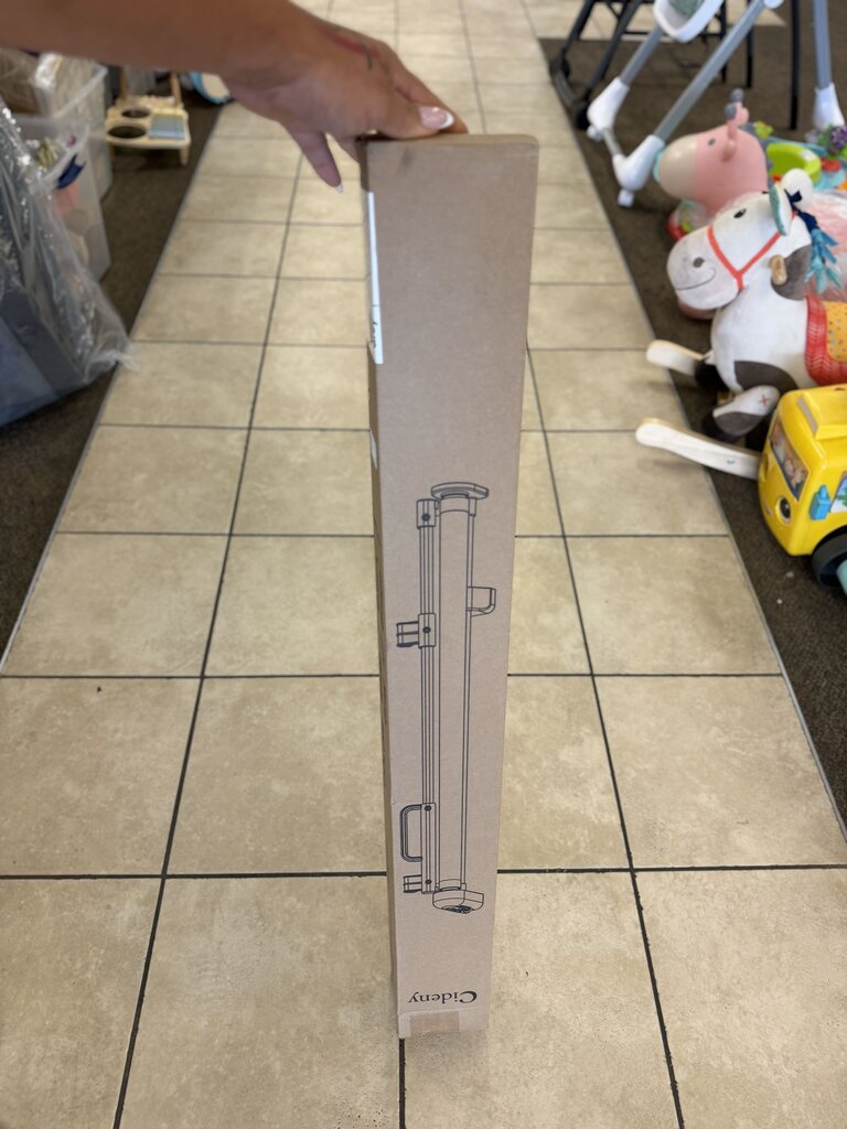 NEW Retractable Mesh Gate