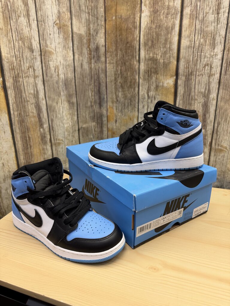 1 Retro High OG UNC Toe W/BOX