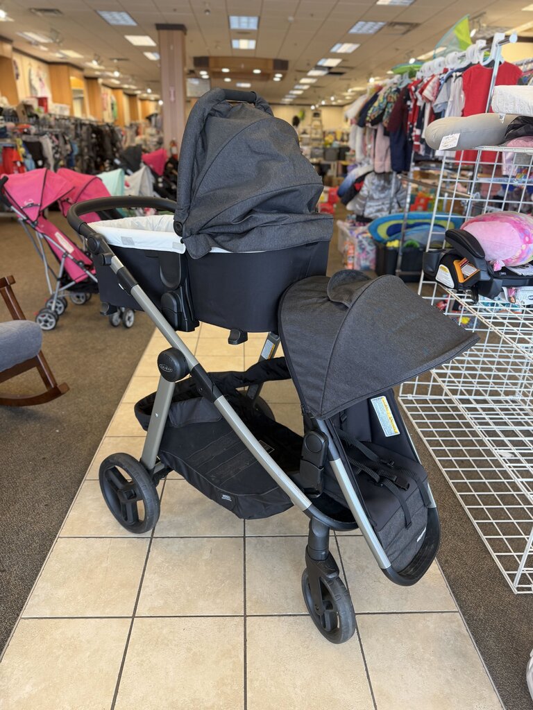 Nest2Grow w/ bassinet & toddler seat