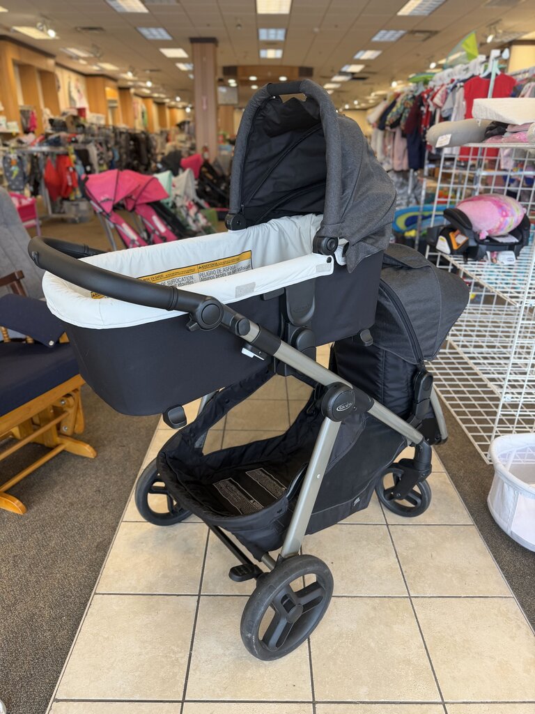 Nest2Grow w/ bassinet & toddler seat