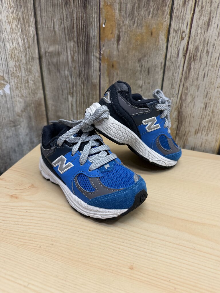 New balance 2002r