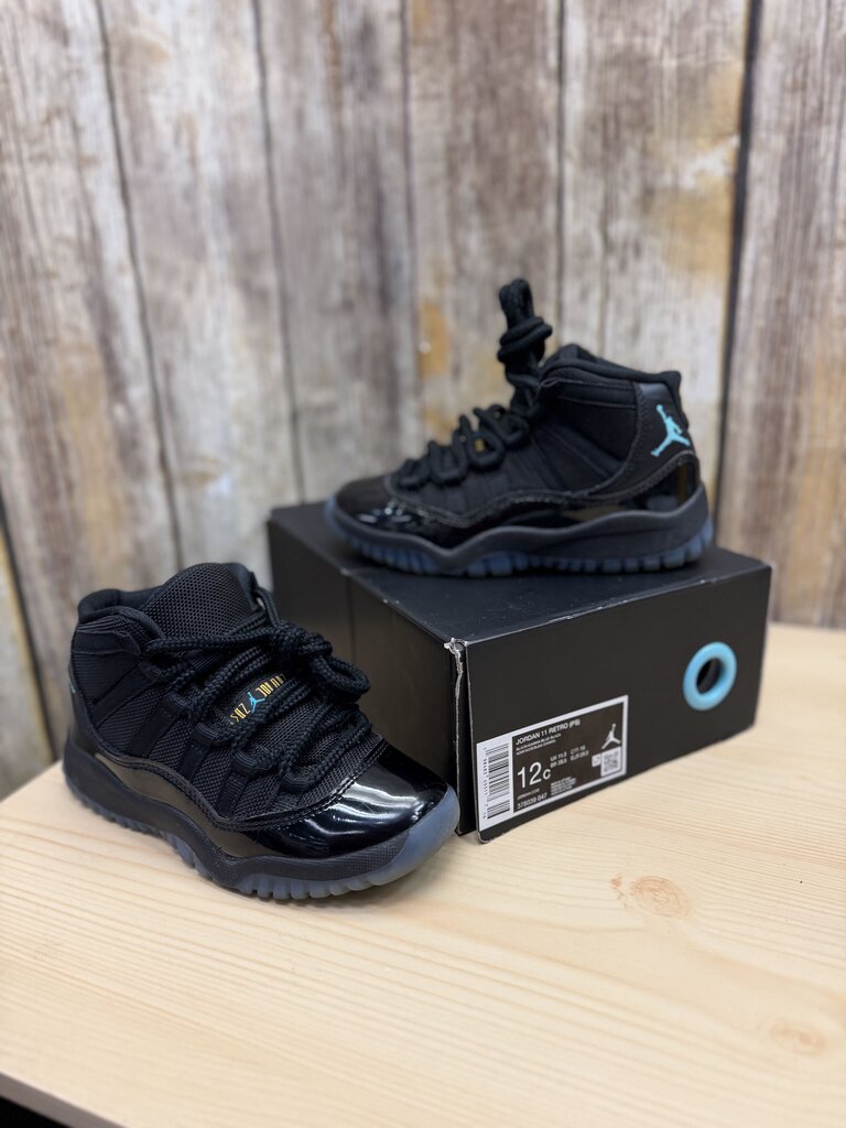 11 Retro Gamma Blue (2025) (PS) w/ box