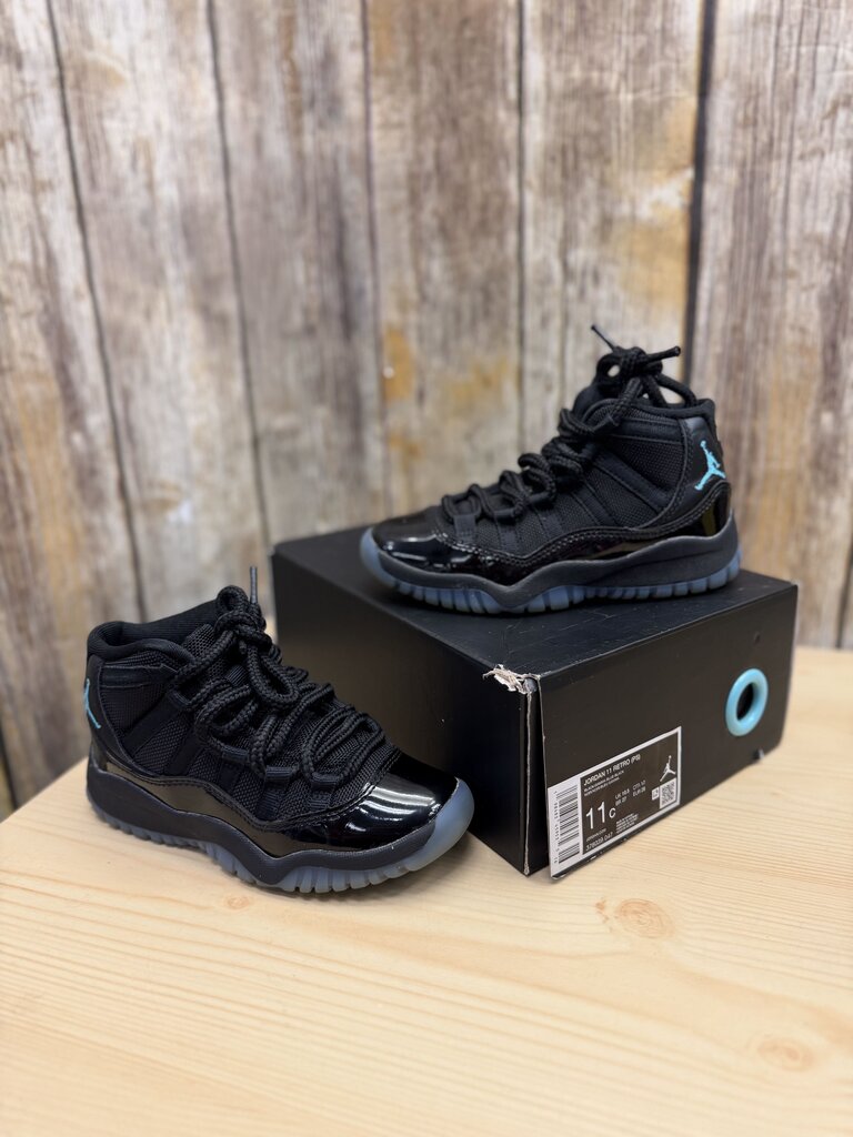 11 Retro Gamma Blue (2025) (PS) w/ box