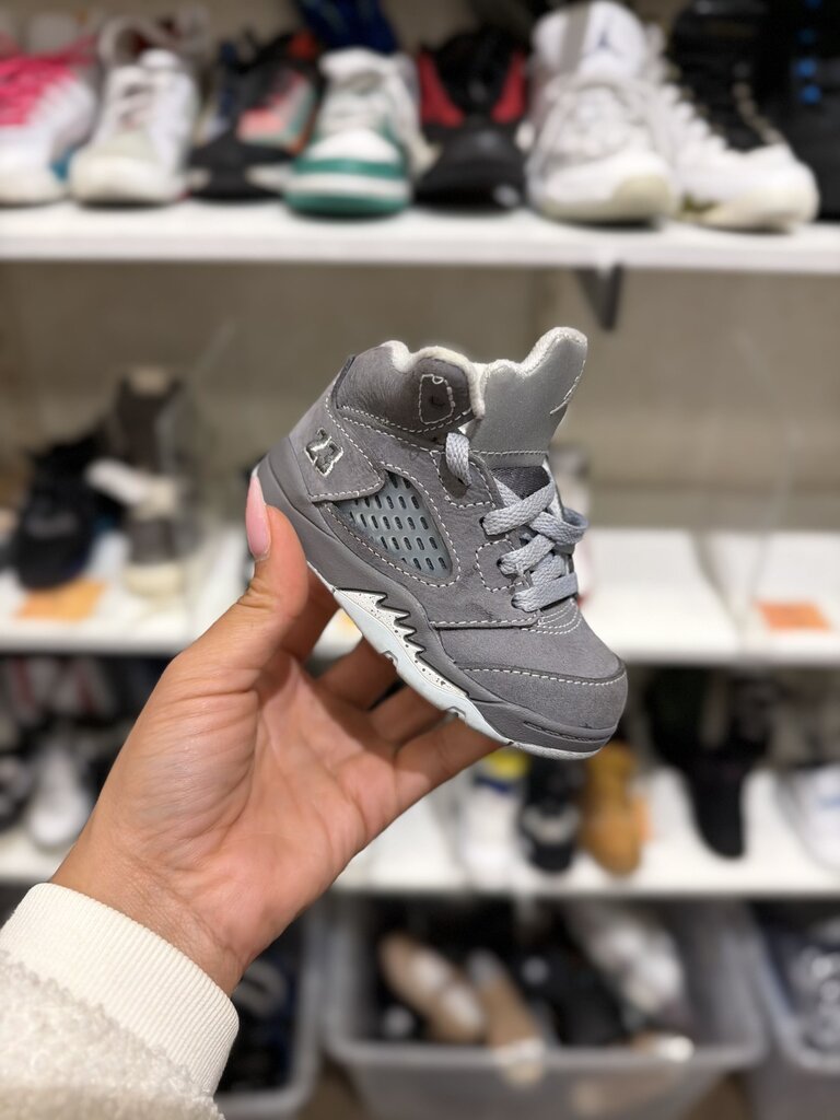5 Retro Wolf Grey