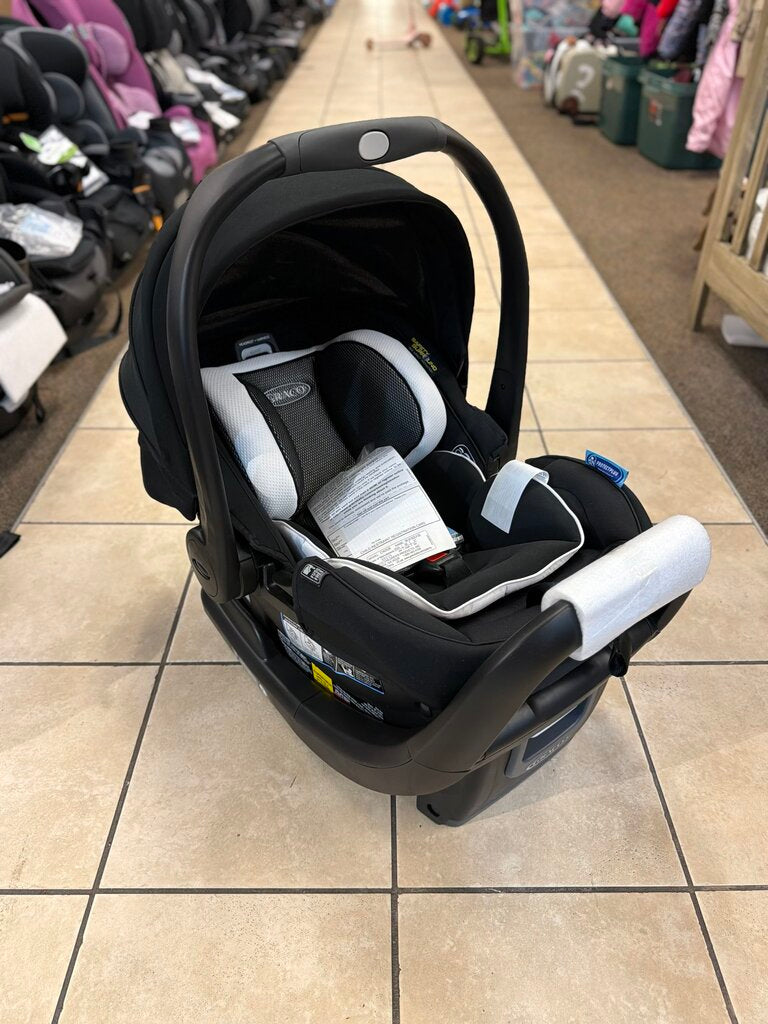SnugRide SnugFit 35 DLX NEW