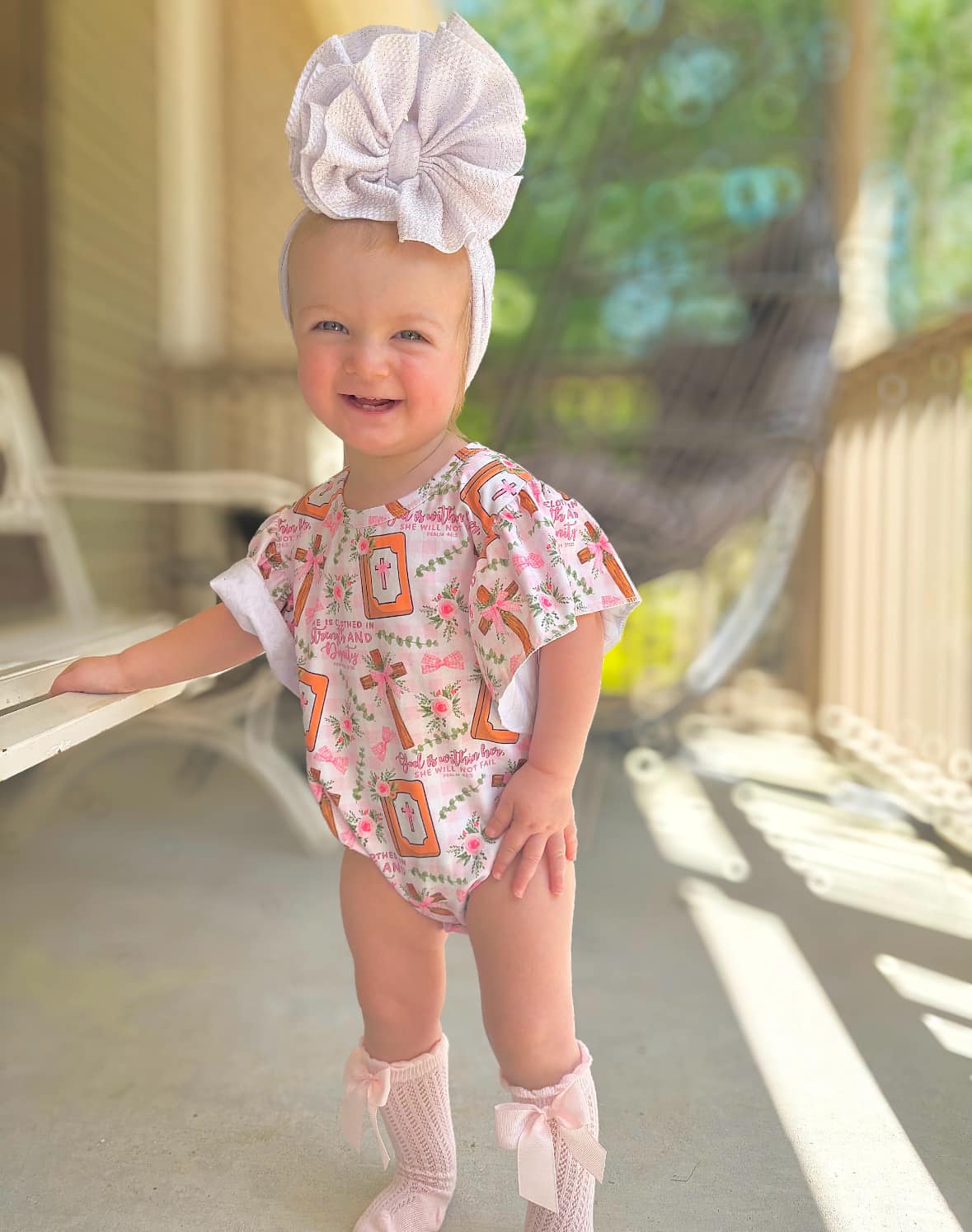 Bows and cross flutter leo