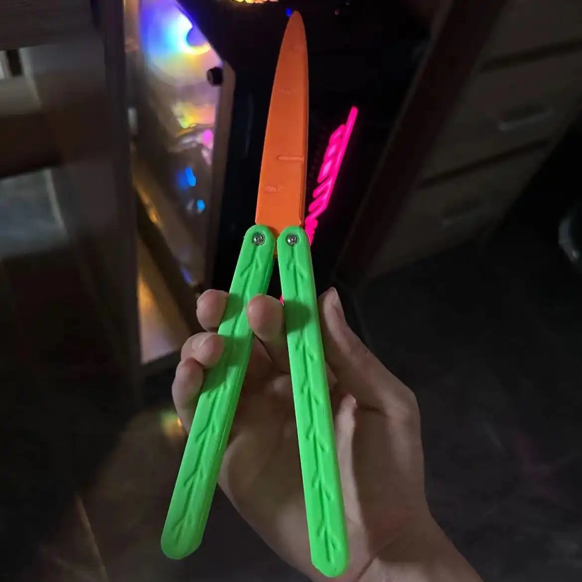 MEACAOFG 3D Printed Play Toy Knife Radish Butterfly Knife Straight Jump High-quality Gravity Mini Keychain Decompression Toy Gift Surprise toys