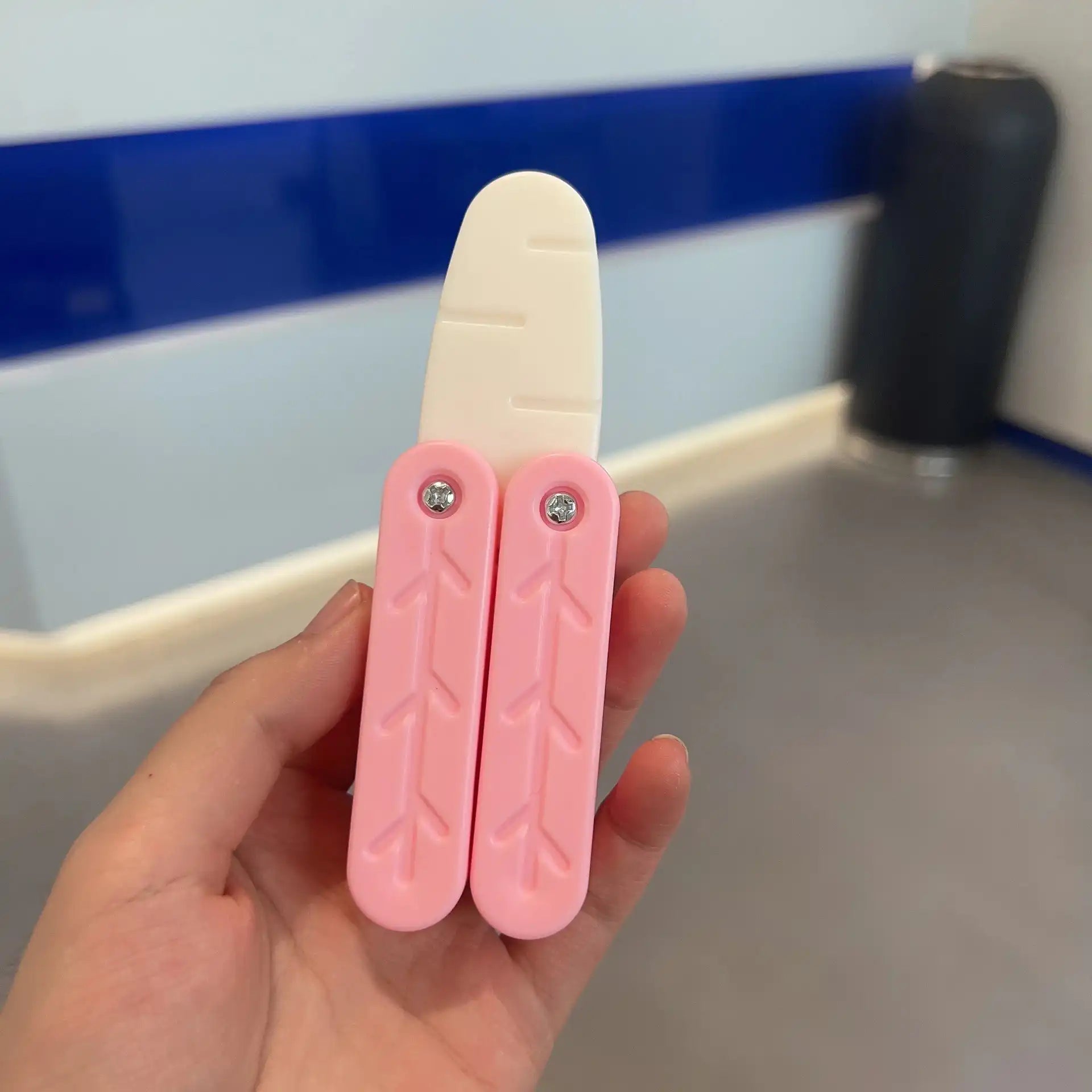 MEACAOFG 3D Printed Play Toy Knife Radish Butterfly Knife Straight Jump High-quality Gravity Mini Keychain Decompression Toy Gift Surprise toys